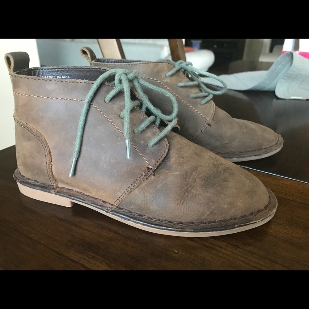 Leather boots, like new! My son worn once